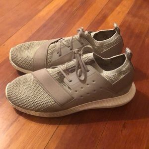 Woman’s Under Armour Sneakers